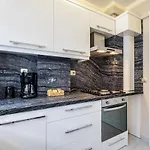 Appartement Captivating Flat With Balcony Near Besiktas Pier Istanboel