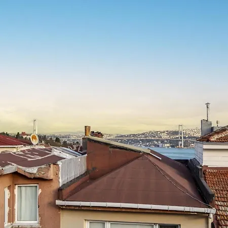 Apartment Captivating Flat With Balcony Near Besiktas Pier