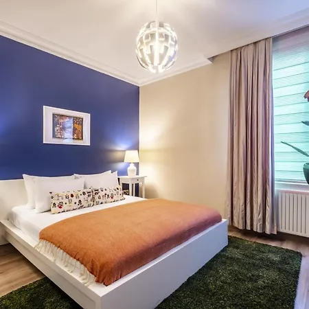 Captivating Flat With Balcony Near Besiktas Pier Апартаменты Стамбул