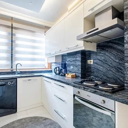 Captivating Flat With Balcony Near Besiktas Pier Апартаменты