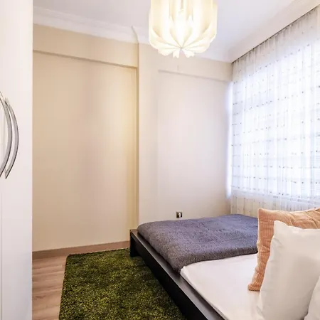 Captivating Flat With Balcony Near Besiktas Pier *