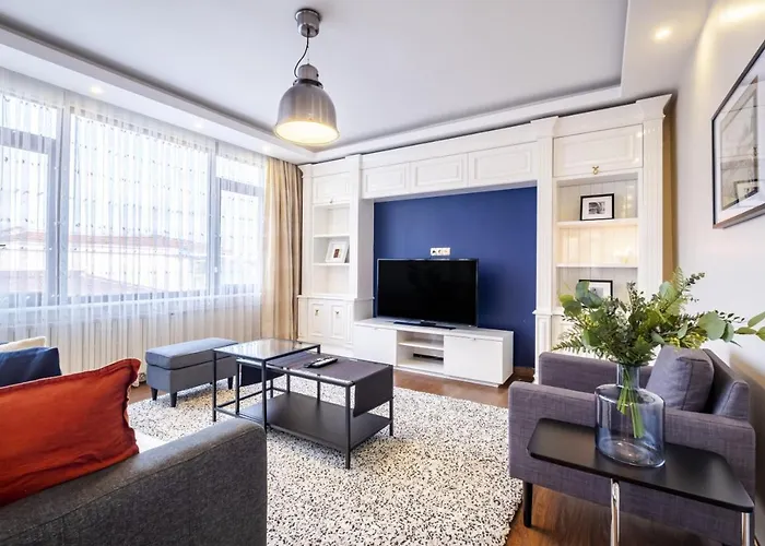 Captivating Flat With Balcony Near Besiktas Pier * Istanboel