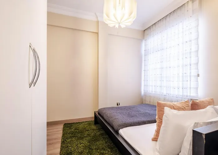 Captivating Flat With Balcony Near Besiktas Pier *